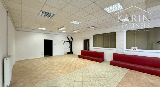 OBCHODNO-SKLADOVÝ PRIESTOR 80 M2 S RAMPOU A VÝŤAHOM