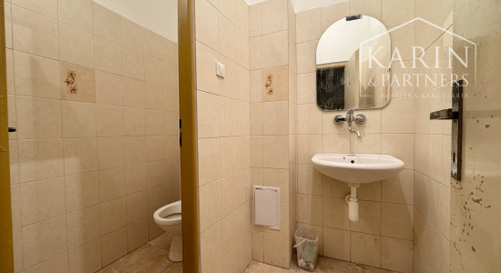 OBCHODNO-SKLADOVÝ PRIESTOR 80 M2 S RAMPOU A VÝŤAHOM