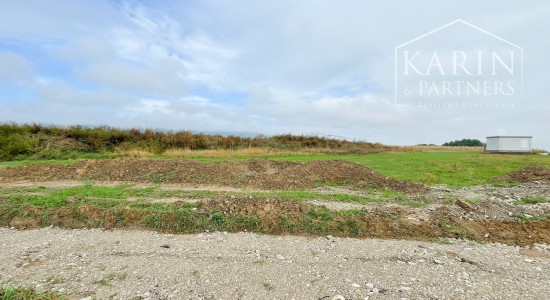 Stavebný pozemok 559 m² v obci Dlhá – projekt domu v cene