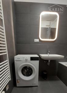 Zariadený 2 izbový byt s parkovaním v garáži a skladom - rezidenčný komplex Čerešne