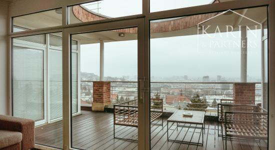 Veľkomtrážna vila pod Slavínom na prenájom