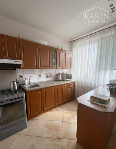 Predaj – Veľkometrážny 3-izbový byt s loggiou a murovanou garážou - Trenčín