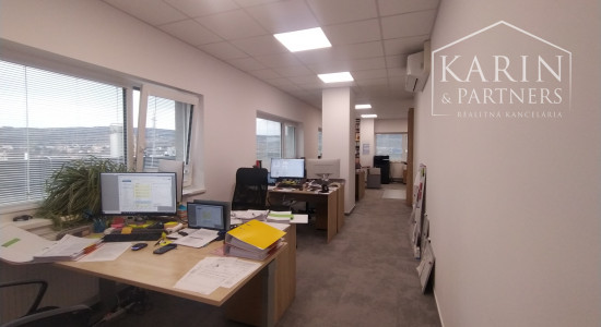 Prenájom klimatizovaný viacúčelový priestor 80 m2 s kuchynkou/ WC/ sprchou + sklad 6m2, BA IV., Dúbravka.