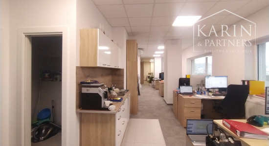 Prenájom klimatizovaný viacúčelový priestor 80 m2 s kuchynkou/ WC/ sprchou + sklad 6m2, BA IV., Dúbravka.