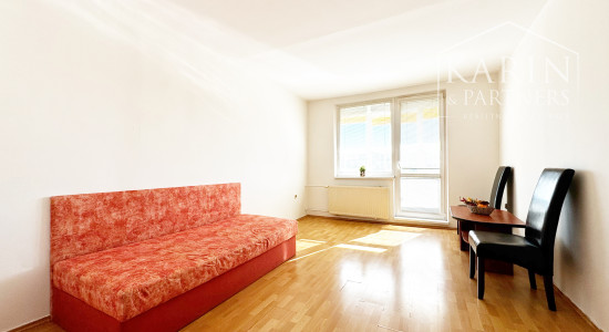 Zariadená útulná garsónka vo výbornej lokalite, L. Svobodu