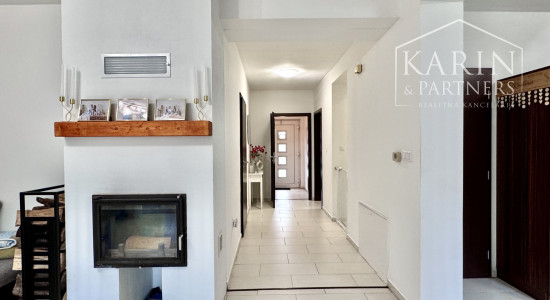 Váš nový domov bez starostí: Krásny poschodový dom z roku 2011 v obľúbenej lokalite Krivé Kúty