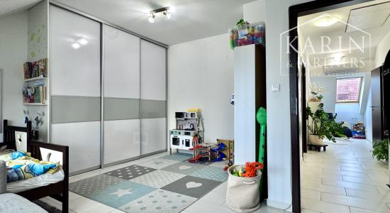 Váš nový domov bez starostí: Krásny poschodový dom z roku 2011 v obľúbenej lokalite Krivé Kúty