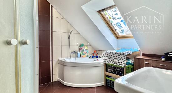 Váš nový domov bez starostí: Krásny poschodový dom z roku 2011 v obľúbenej lokalite Krivé Kúty