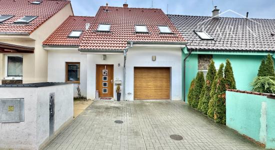 Váš nový domov bez starostí: Krásny poschodový dom z roku 2011 v obľúbenej lokalite Krivé Kúty