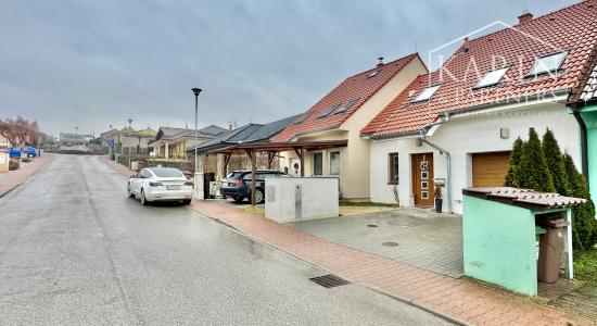 Váš nový domov bez starostí: Krásny poschodový dom z roku 2011 v obľúbenej lokalite Krivé Kúty