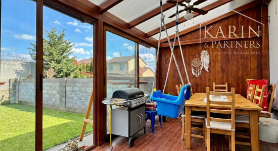 Váš nový domov bez starostí: Krásny poschodový dom z roku 2011 v obľúbenej lokalite Krivé Kúty