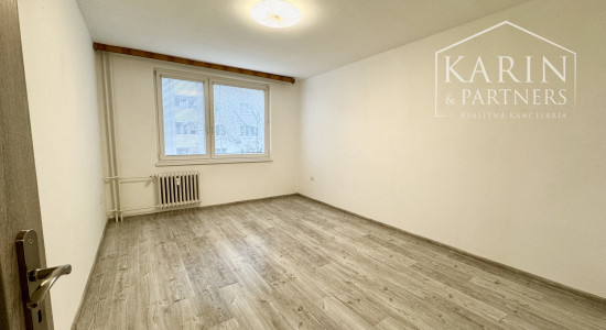 PRENÁJOM PRIESTRANNÉHO 2i BYTU V HOLÍČI