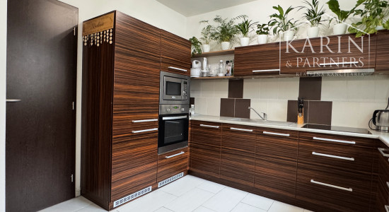 Váš nový domov bez starostí: Krásny poschodový dom z roku 2011 v obľúbenej lokalite Krivé Kúty