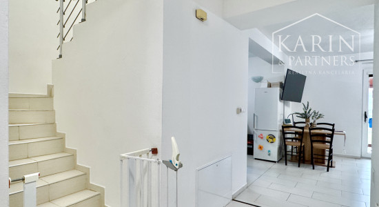 Váš nový domov bez starostí: Krásny poschodový dom z roku 2011 v obľúbenej lokalite Krivé Kúty