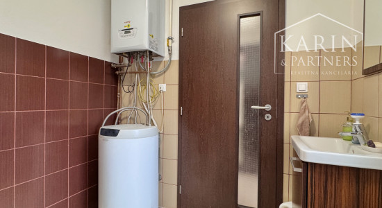 Váš nový domov bez starostí: Krásny poschodový dom z roku 2011 v obľúbenej lokalite Krivé Kúty