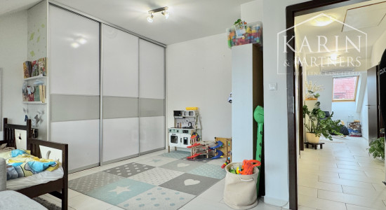 Váš nový domov bez starostí: Krásny poschodový dom z roku 2011 v obľúbenej lokalite Krivé Kúty