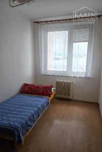 Predaj – Veľkometrážny 3-izbový byt s loggiou a murovanou garážou - Trenčín