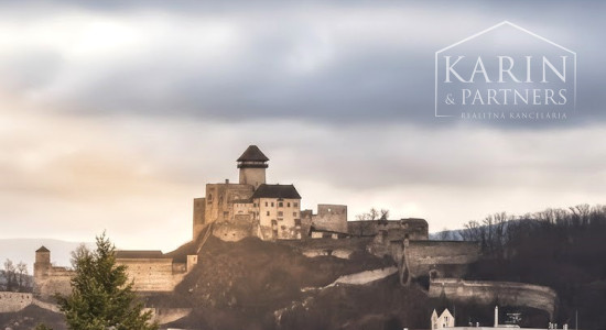 Predaj – Veľkometrážny 3-izbový byt s loggiou a murovanou garážou - Trenčín