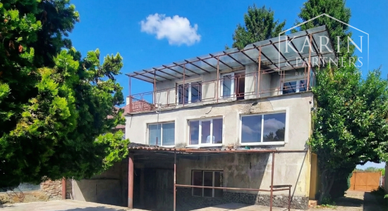 Priestranný 7 izb. rodinný dom - 6 km od NZ / ZNÍŽENÁ CENA !