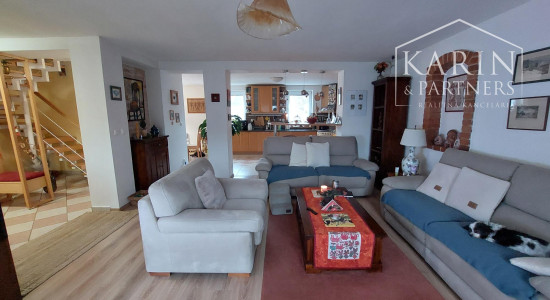 Rodinný dom s atmosférou  - 5 izieb, záhrada, bazén, parkovanie