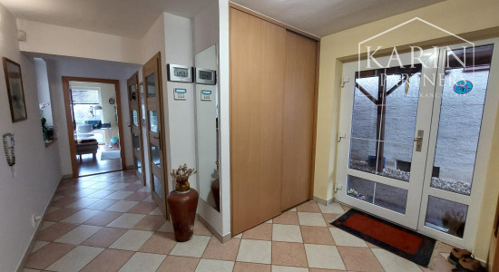 Rodinný dom s atmosférou  - 5 izieb, záhrada, bazén, parkovanie