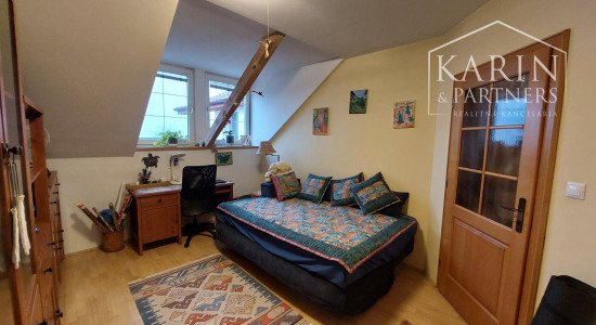 Rodinný dom s atmosférou  - 5 izieb, záhrada, bazén, parkovanie