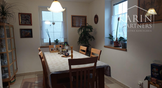 Rodinný dom s atmosférou  - 5 izieb, záhrada, bazén, parkovanie