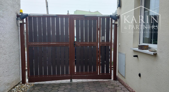 Rodinný dom s atmosférou  - 5 izieb, záhrada, bazén, parkovanie