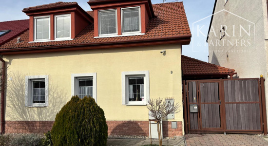 Rodinný dom s atmosférou  - 5 izieb, záhrada, bazén, parkovanie