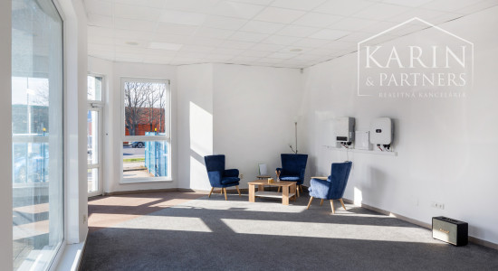 OBCHODNÝ PRIESTOR S KANCELÁRIOU