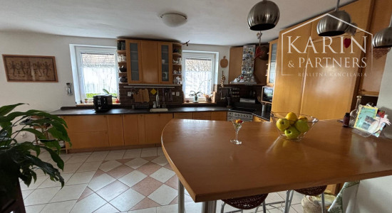 Rodinný dom s atmosférou  - 5 izieb, záhrada, bazén, parkovanie