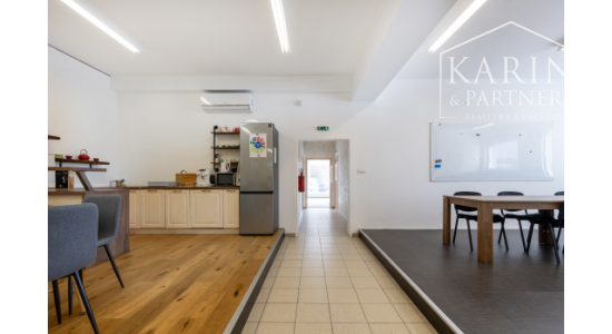 SKLADOVÉ PRIESTORY+ NÁKLADNÁ  PLOŠINA