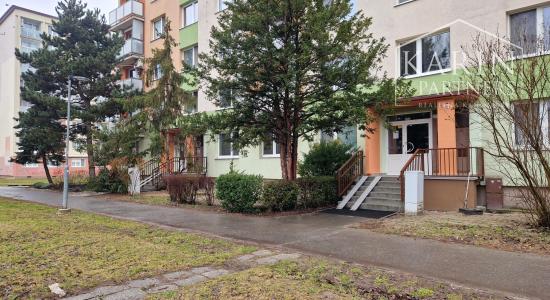 PRIESTRANNÝ 2-IZBOVÝ BYT V RUŽINOVE – UL. ANDREJA MRÁZA