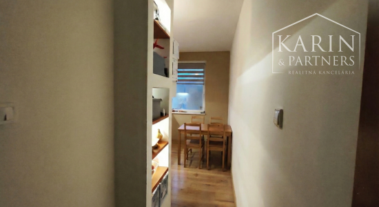 PRENÁJOM: Veľký 2,5i byt s loggiou, sídlisko JUH, kompl.REKO