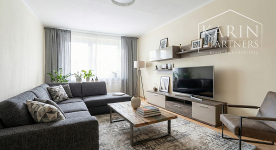 PRENÁJOM: Veľký 2,5i byt s loggiou, sídlisko JUH, kompl.REKO