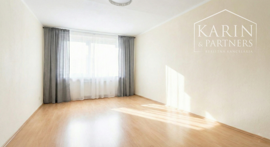 PRENÁJOM: Veľký 2,5i byt s loggiou, sídlisko JUH, kompl.REKO