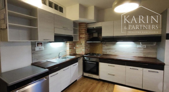 PRENÁJOM: Veľký 2,5i byt s loggiou, sídlisko JUH, kompl.REKO