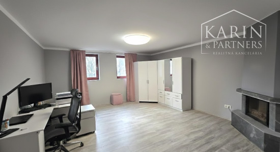 Predaj – rodinný dom s pozemkom 1713 m2 – Štvrtok na Ostrove – okr. DS.