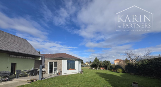 Predaj – rodinný dom s pozemkom 1713 m2 – Štvrtok na Ostrove – okr. DS.