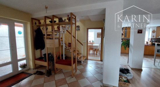 Rodinný dom s atmosférou  - 5 izieb, záhrada, bazén, parkovanie