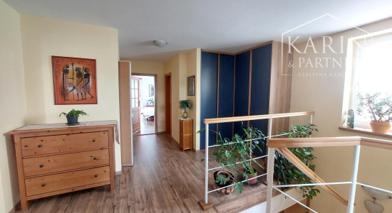 Rodinný dom s atmosférou  - 5 izieb, záhrada, bazén, parkovanie