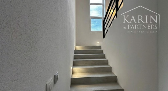 5-izbový dom na 25-árovom pozemku s nádychom histórie a absolútnym tichom