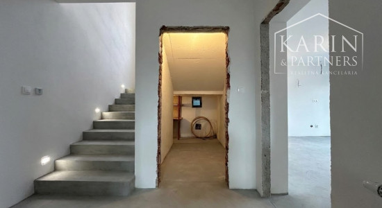 5-izbový dom na 25-árovom pozemku s nádychom histórie a absolútnym tichom