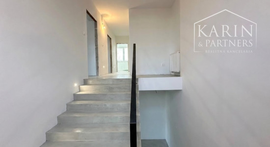 5-izbový dom na 25-árovom pozemku s nádychom histórie a absolútnym tichom