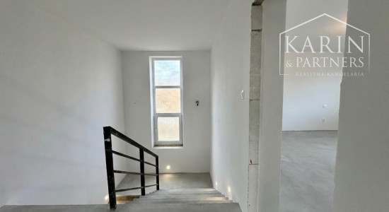 5-izbový dom na 25-árovom pozemku s nádychom histórie a absolútnym tichom