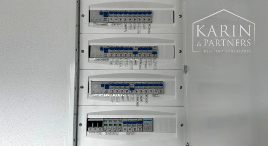 5-izbový dom na 25-árovom pozemku s nádychom histórie a absolútnym tichom