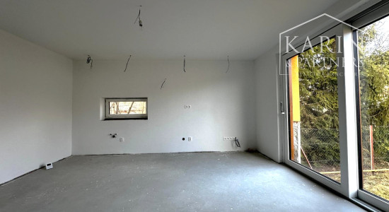 5-izbový dom na 25-árovom pozemku s nádychom histórie a absolútnym tichom