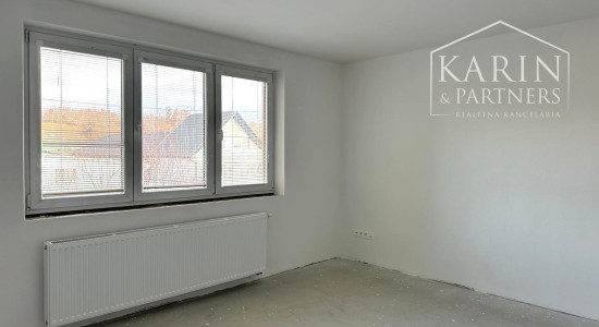 5-izbový dom na 25-árovom pozemku s nádychom histórie a absolútnym tichom