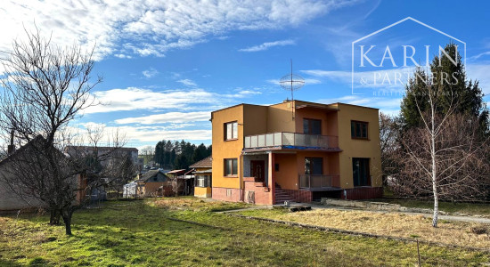 5-izbový dom na 25-árovom pozemku s nádychom histórie a absolútnym tichom