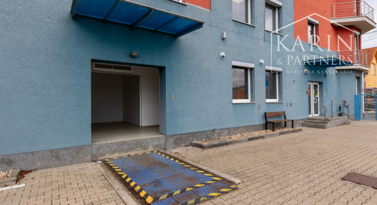 OBCHODNO-SKLADOVÉ PRIESTORY S NÁKLADNOU PLOŠINOU+ SHOWROOM A KANCELÁRIA